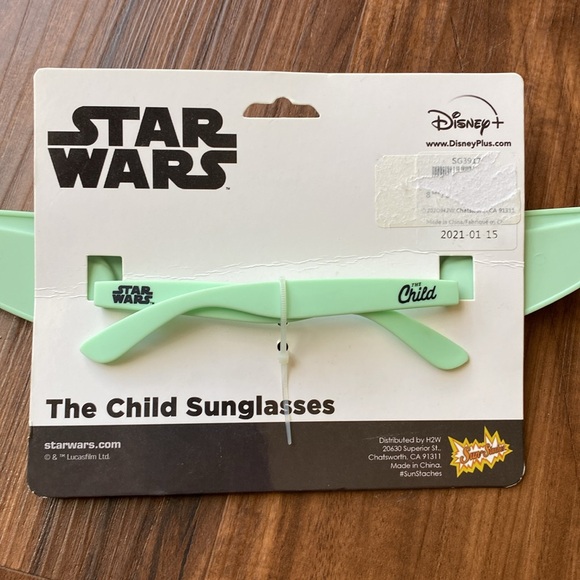 Star Wars Character Sunglasses - fits Child - Picture 4 of 6